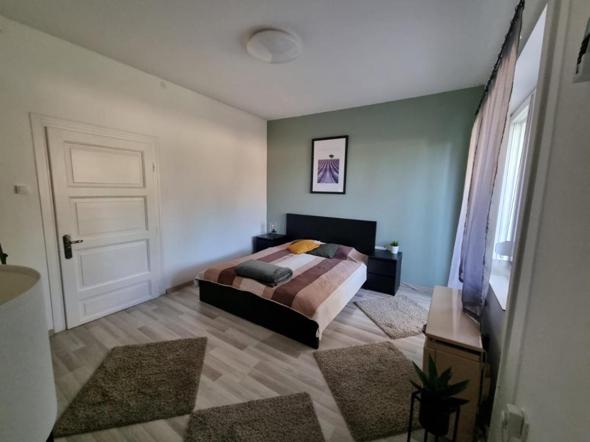 Balatonszabadi FürdőtelepNivo Apartman Siofokアパートメント エクステリア 写真